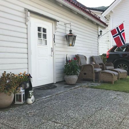 Koselig Landsbyhus I Nordfjord Nordfjordeid Exterior foto